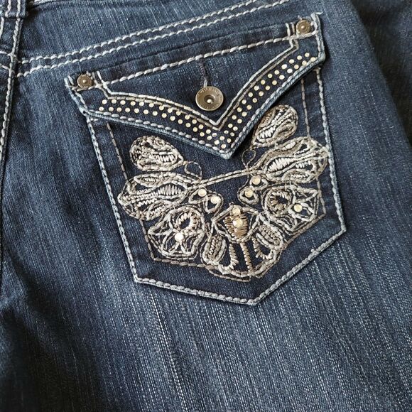 Nine West Capri Jeans Size 8 Embellished Bling Flap Pockets Date Night Fit - Picture 2 of 10